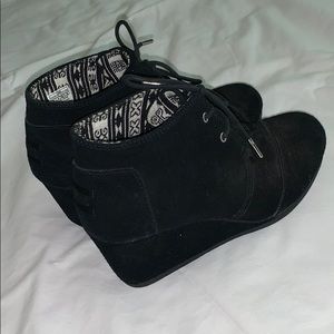 Toms wedges